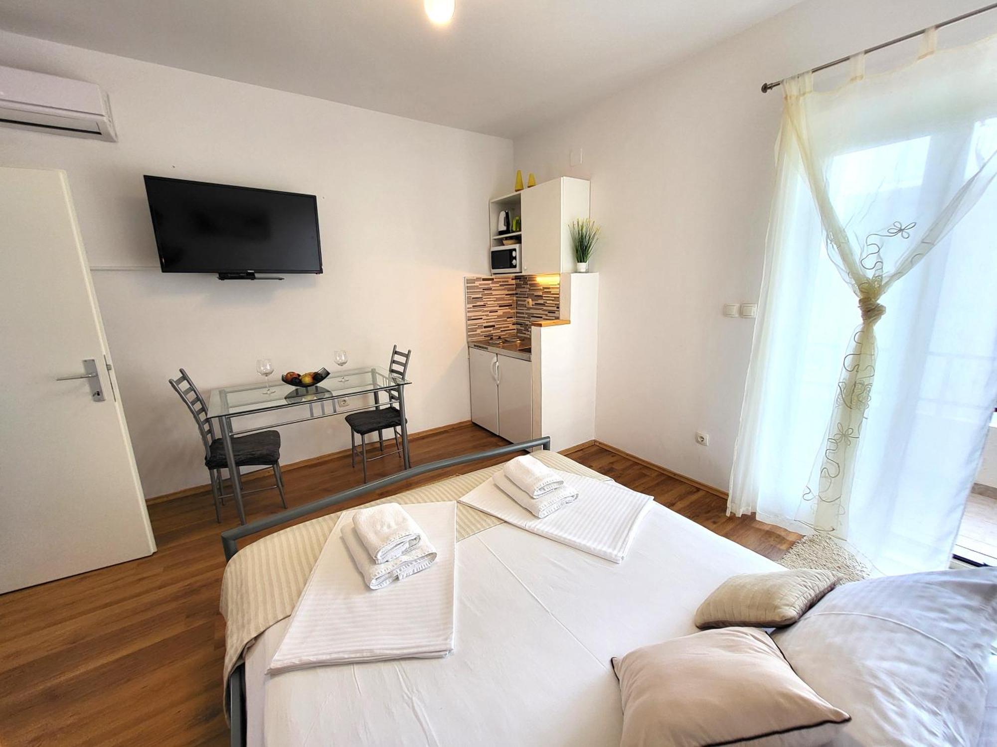 Apartments Vrisnik ييلسا المظهر الخارجي الصورة