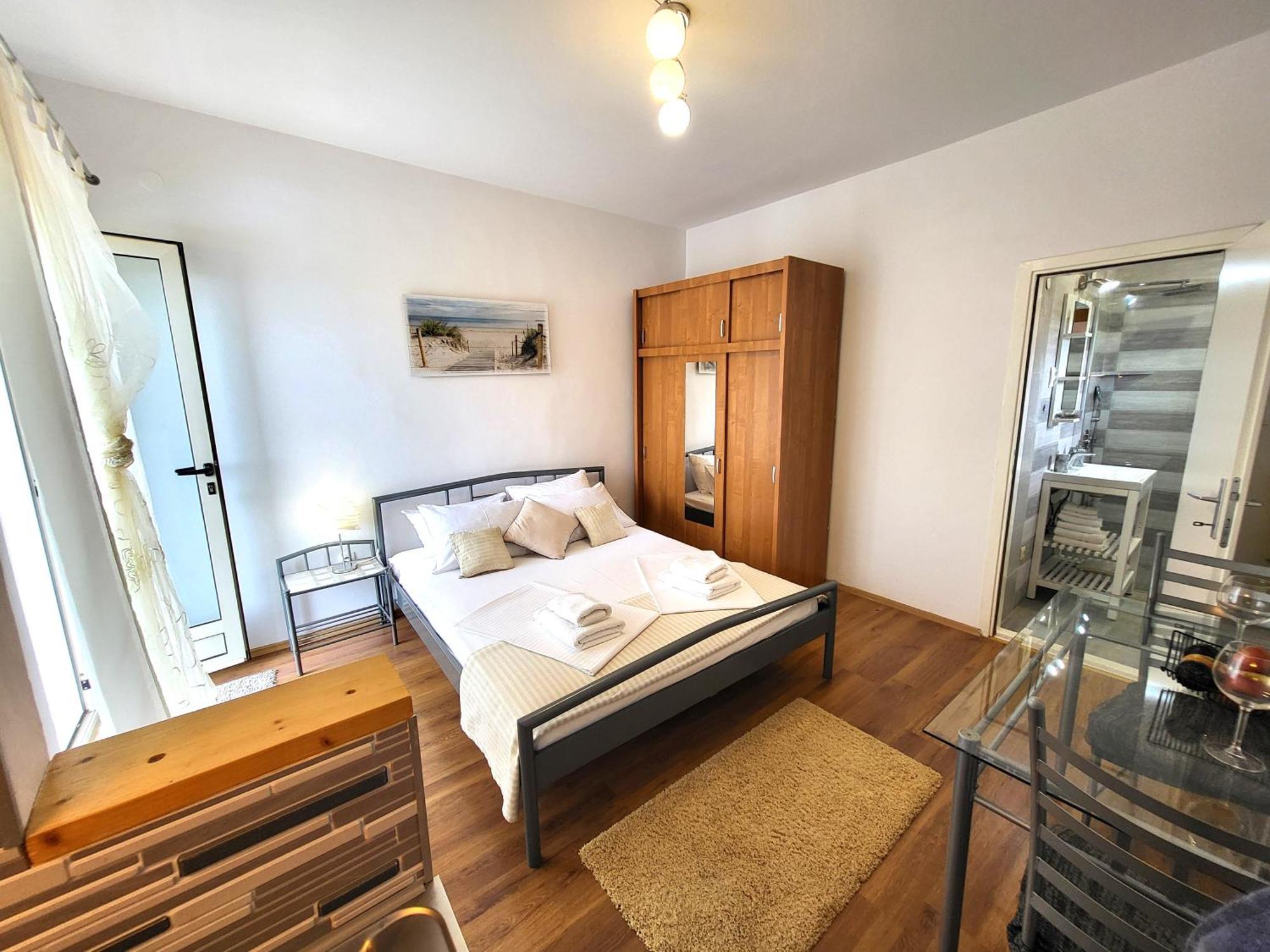 Apartments Vrisnik ييلسا المظهر الخارجي الصورة