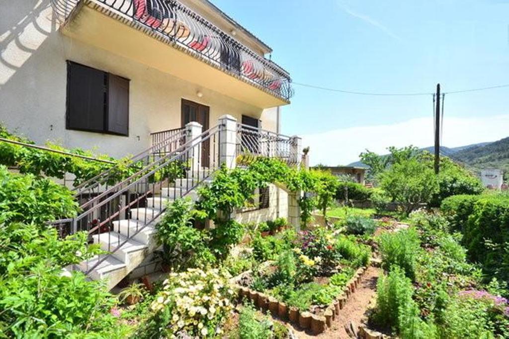 Apartments Vrisnik ييلسا المظهر الخارجي الصورة