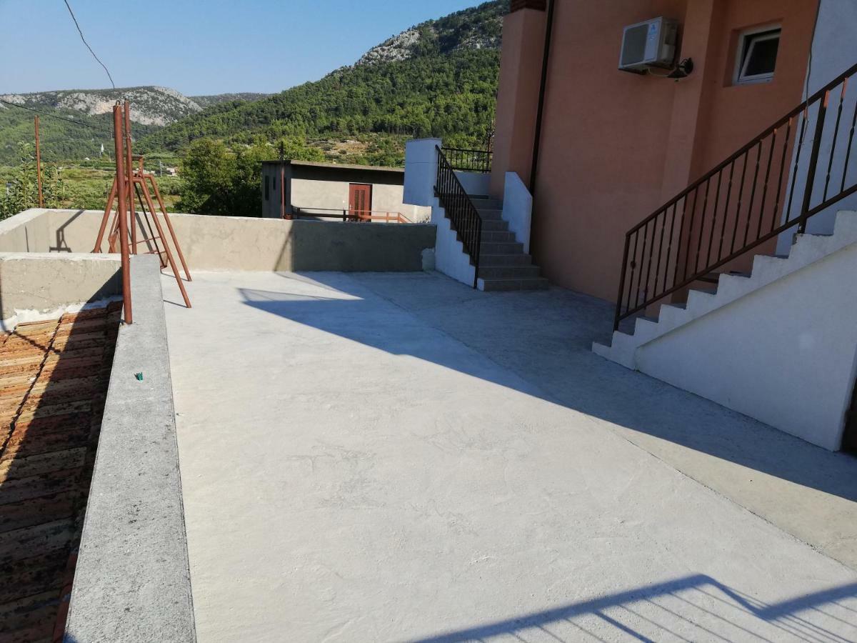 Apartments Vrisnik ييلسا المظهر الخارجي الصورة